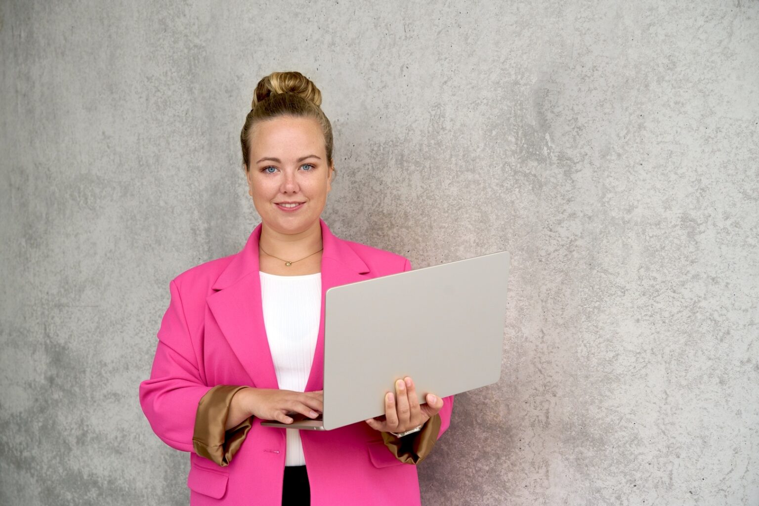 business foto Frau mit laptop