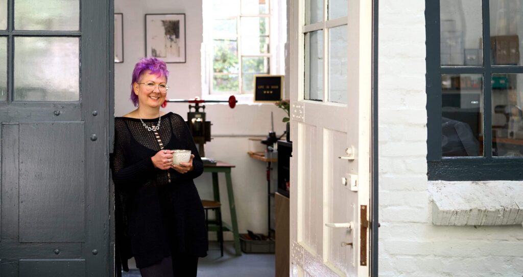 Natürliche Businessfoto Goldschmiedin